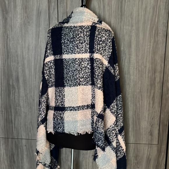 Marcus Adler NY blanket scarf - Picture 4 of 8